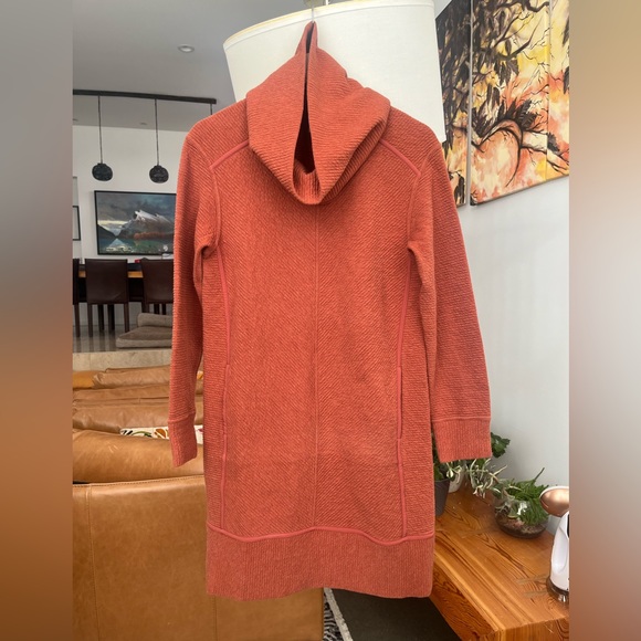 Lululemon On Repeat Dress - Picture 2 of 8